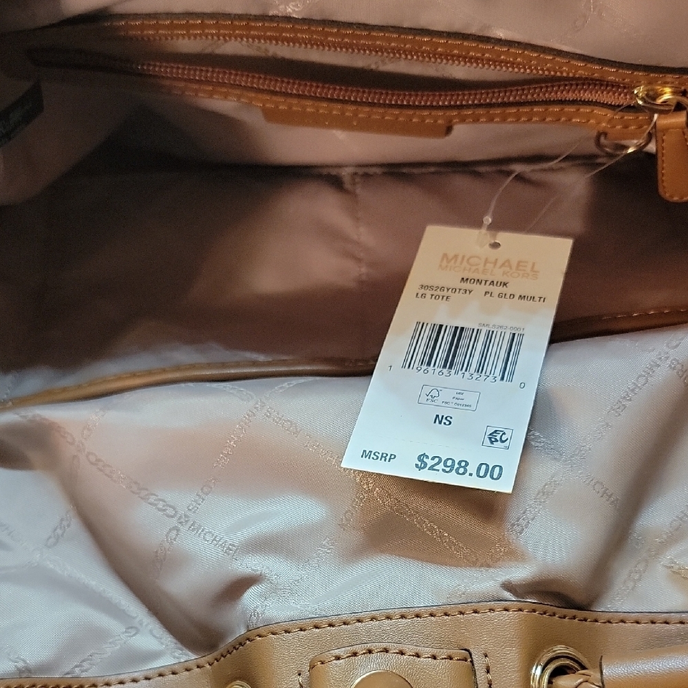 Michael Kors Beige Shoulder Bag with Gold Details - Picture 3 of 3